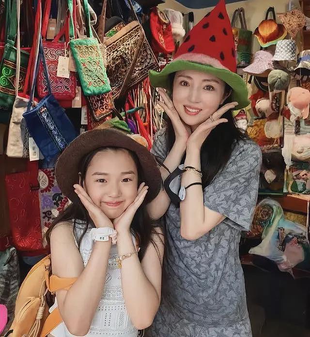 佟丽娅带董璇游新疆，两姐妹开心同框颜值爆表，董璇再婚后更美了（组图） - 9