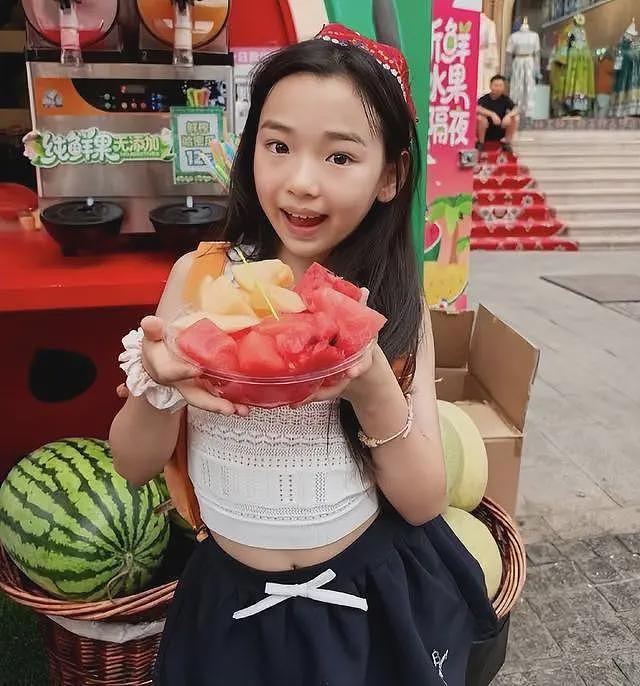 佟丽娅带董璇游新疆，两姐妹开心同框颜值爆表，董璇再婚后更美了（组图） - 8