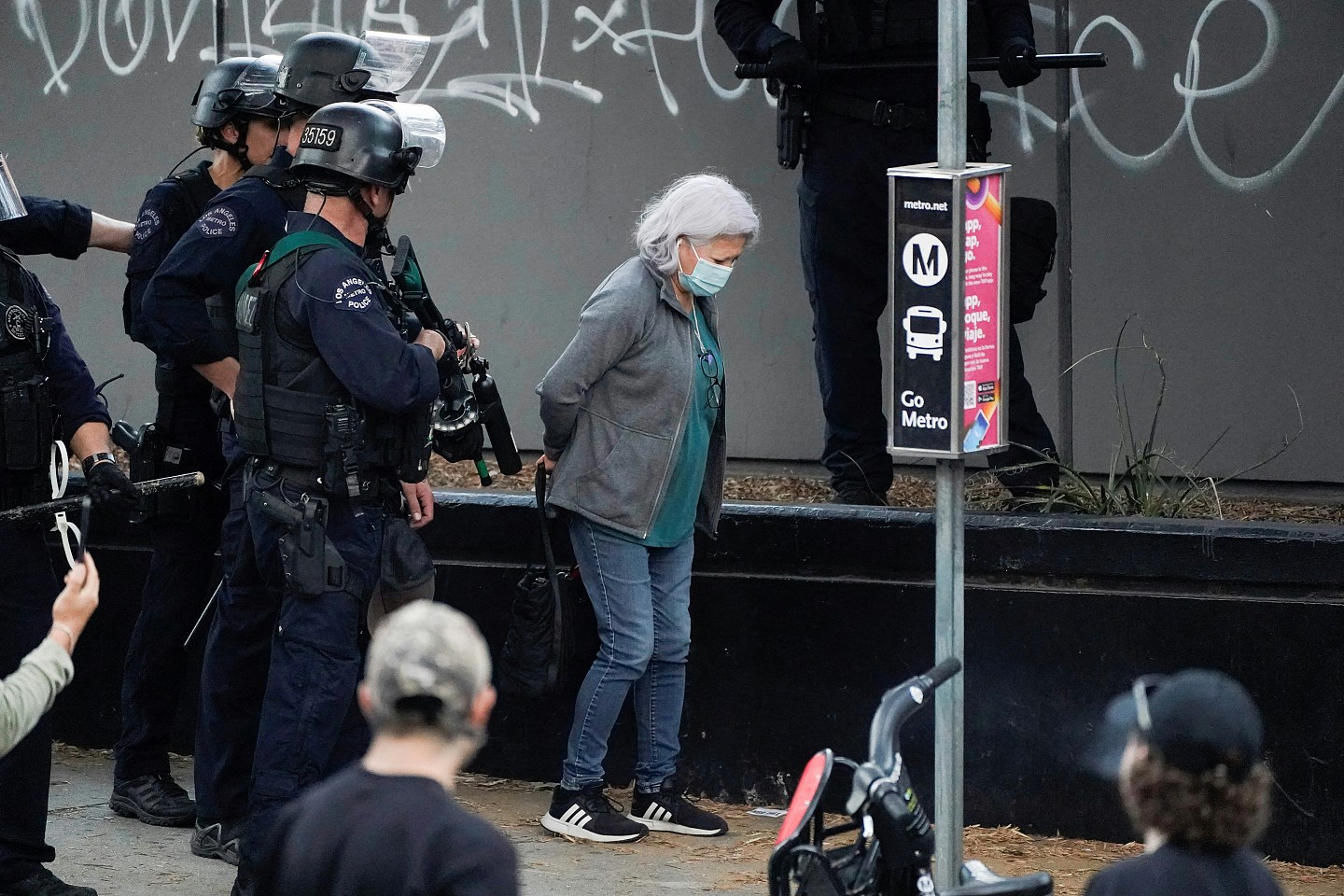 特朗普再上台半年,形容自己执政为美国咸鱼翻生(组图) - 3