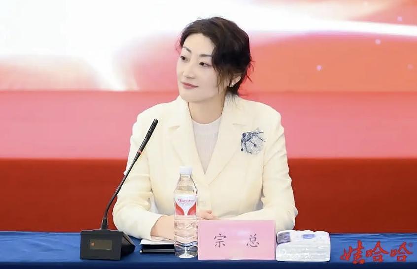 14岁便知父亲婚外情?“布鞋首富”隐秘子女曝光,铁腕女儿遭至亲背刺(组图) - 25