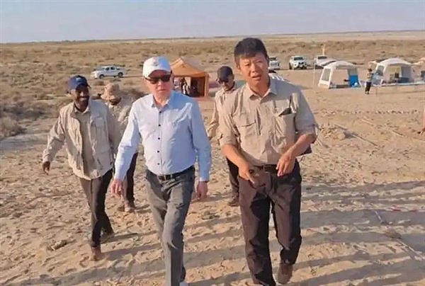 中国人在沙漠放10万头黑猪，就解决了世界性难题（组图） - 5