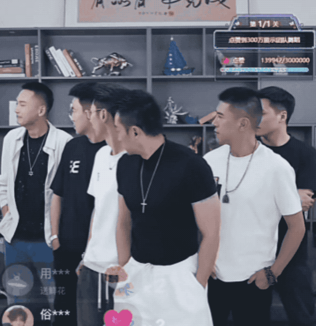 河南电视台,00后女记者转行“擦边主播”,从“法治节目”到“扭腰摆臀”,这跨度有点大啊(组图) - 25