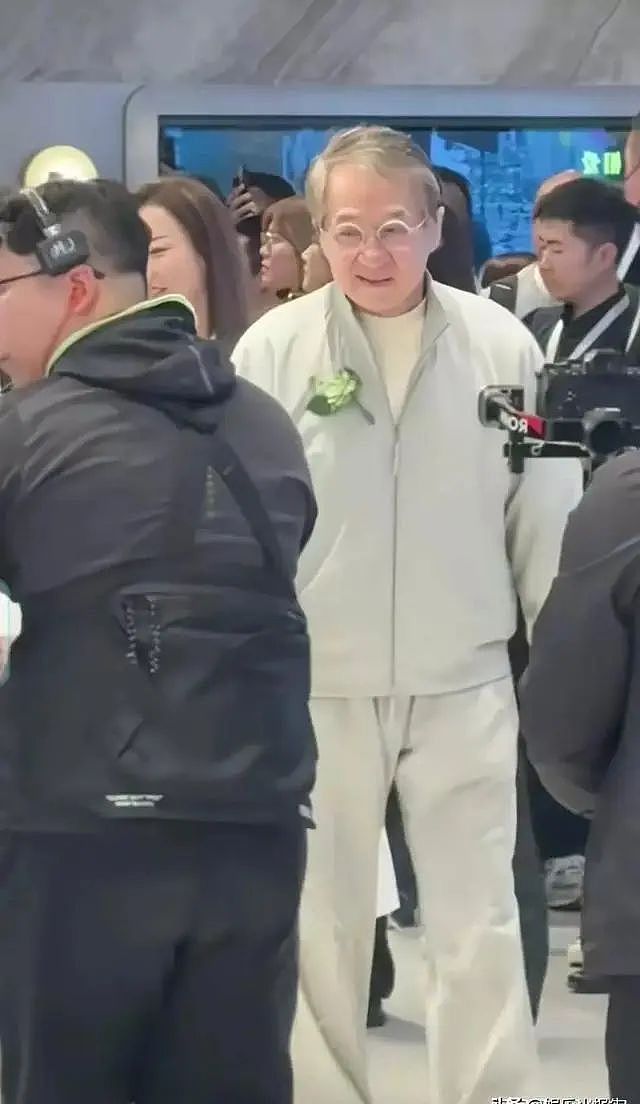 71岁成龙断崖式衰老认不出来！网友感叹年轻时透支太多（组图） - 1