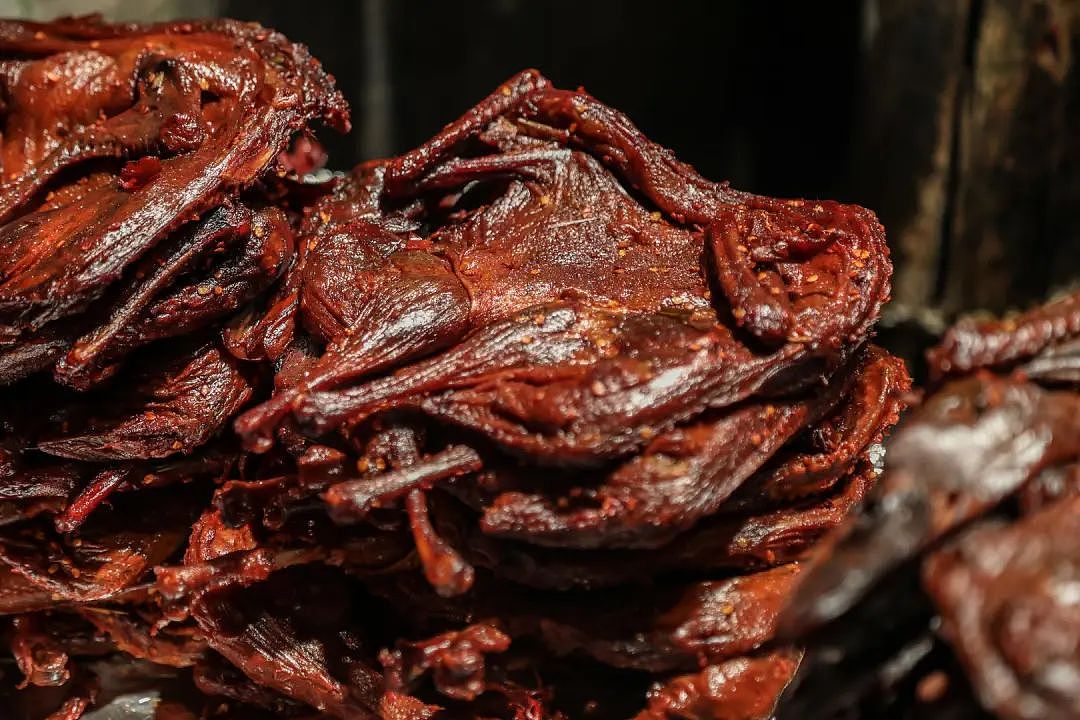 从越南、缅甸走私3万多只冻鸭制作酱板鸭,湖南5人获刑!员工指证:鸭子很脏,为避免检查到货后马上烤掉(组图) - 1