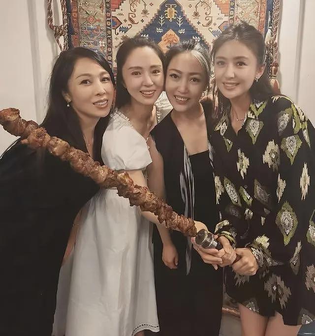 佟丽娅带董璇游新疆，两姐妹开心同框颜值爆表，董璇再婚后更美了（组图） - 16