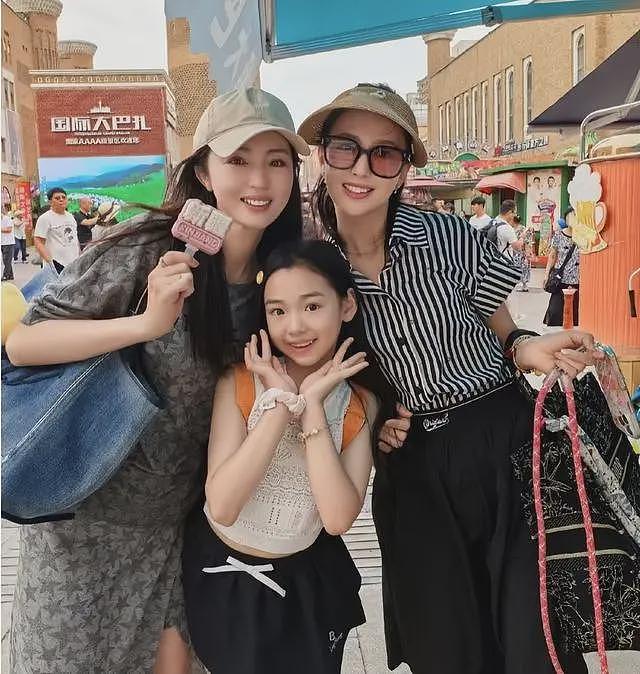 佟丽娅带董璇游新疆，两姐妹开心同框颜值爆表，董璇再婚后更美了（组图） - 2