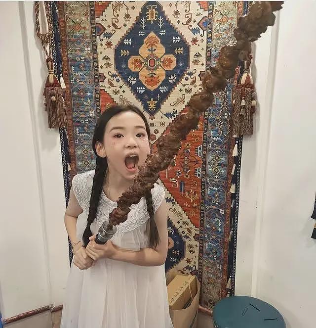 佟丽娅带董璇游新疆，两姐妹开心同框颜值爆表，董璇再婚后更美了（组图） - 12
