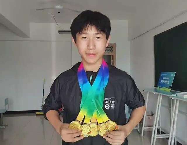 短跑运动员虞锦去世!年仅18岁太可惜,曝车祸现场,疑过快导致(组图) - 5