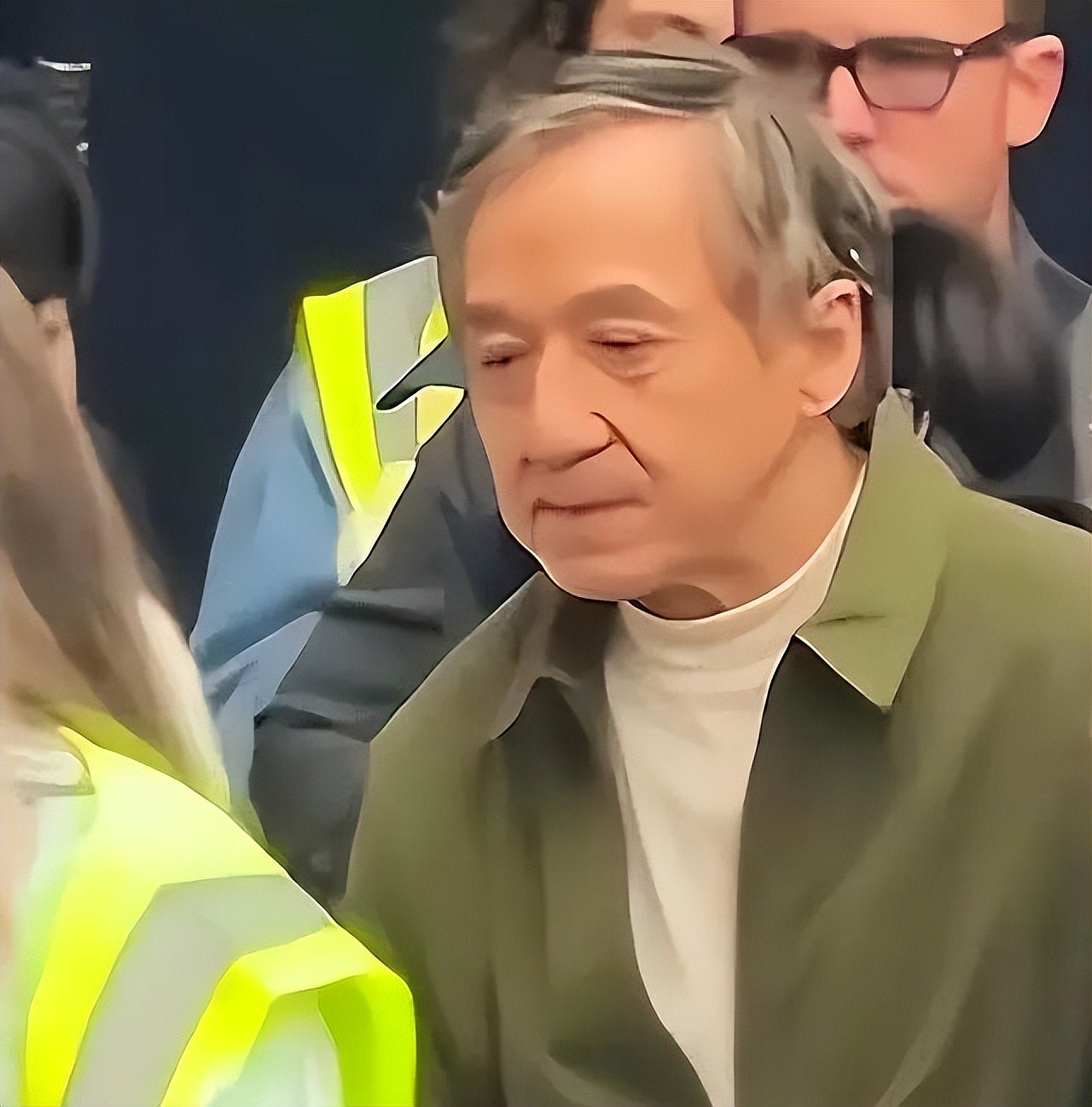71岁成龙断崖式衰老认不出来！网友感叹年轻时透支太多（组图） - 3