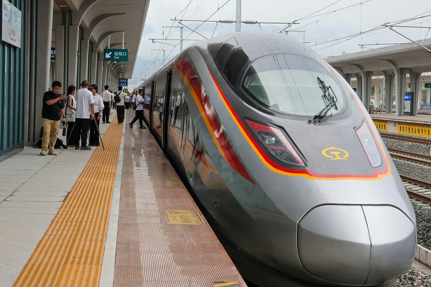 交通运输部：中国建成全球最大高铁网、高速公路网和邮政快递网（组图） - 4