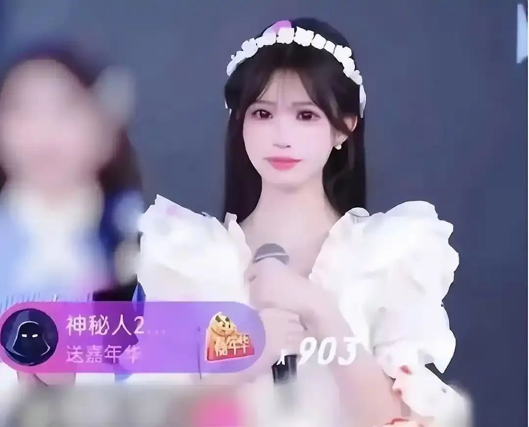 河南电视台,00后女记者转行“擦边主播”,从“法治节目”到“扭腰摆臀”,这跨度有点大啊(组图) - 21
