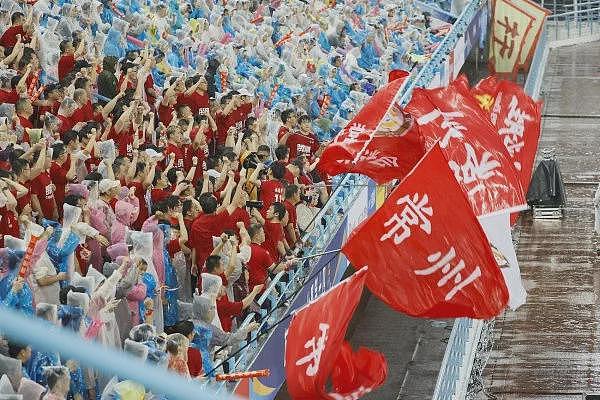 苏超之火背后：一场“散装江苏”的集体喜剧（组图） - 3