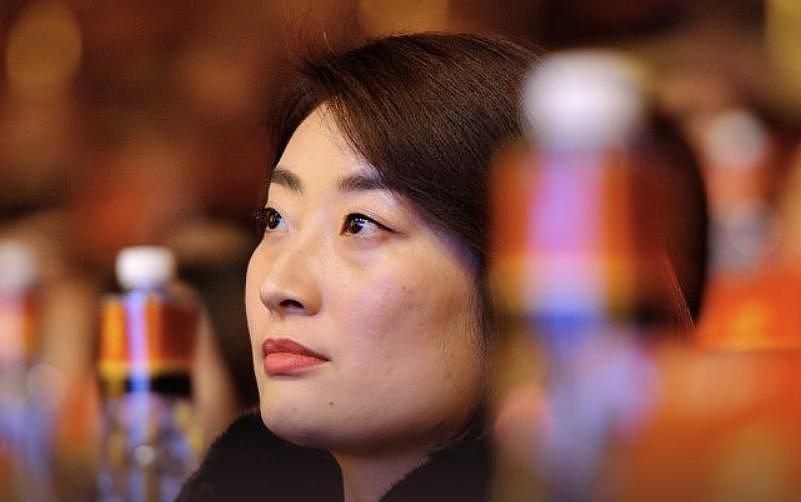 14岁便知父亲婚外情?“布鞋首富”隐秘子女曝光,铁腕女儿遭至亲背刺(组图) - 15