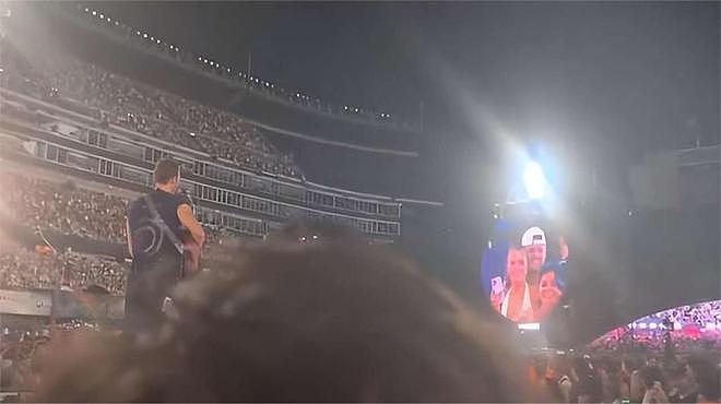 演唱会偷情被6万人抓奸后续!“野鸳鸯”身份曝光,乐队成被告(组图) - 23