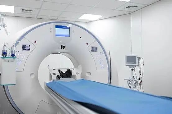 老哥平时戴18斤铁链锻炼，做核磁时忘了？机器一开，人没了....（组图） - 4
