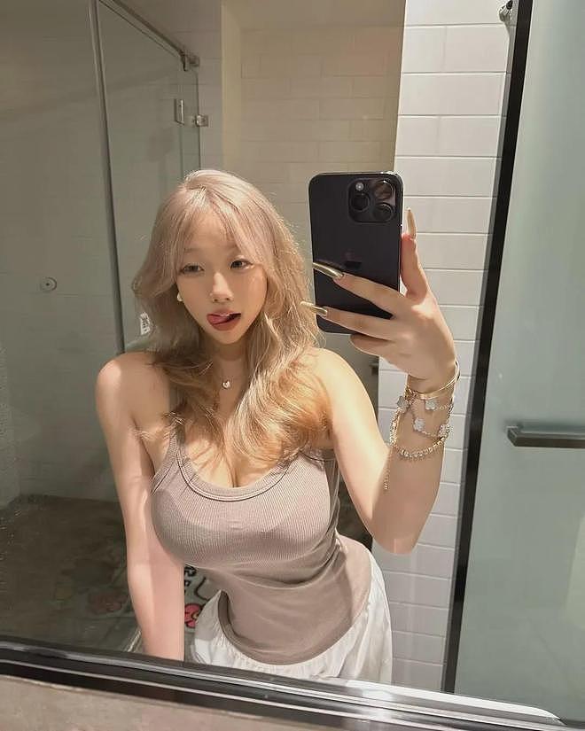 【美女】高颜值辣妹子,腰身纤细,波涛汹涌,丰满身材,极致腰臀比太迷人(组图) - 11