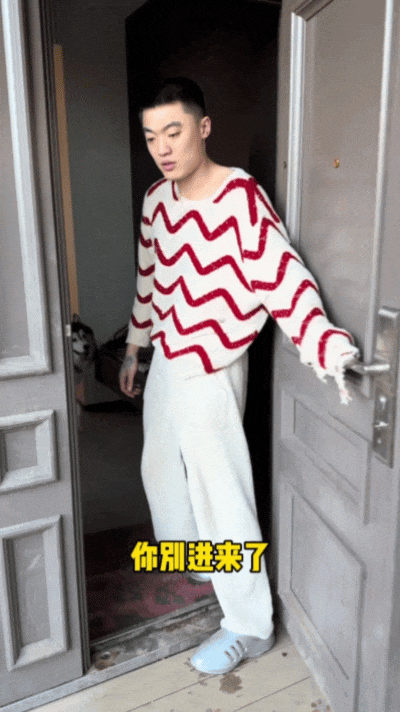 【宠物】狗子给主人爆改穿搭，被教育后不服气偷袭，直到邪恶穿搭计划成型才放嘴…（组图） - 4