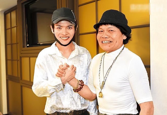 71岁港星自曝不近女色,复婚多年无夫妻生活,每天拜佛诵经壮如牛(组图) - 2