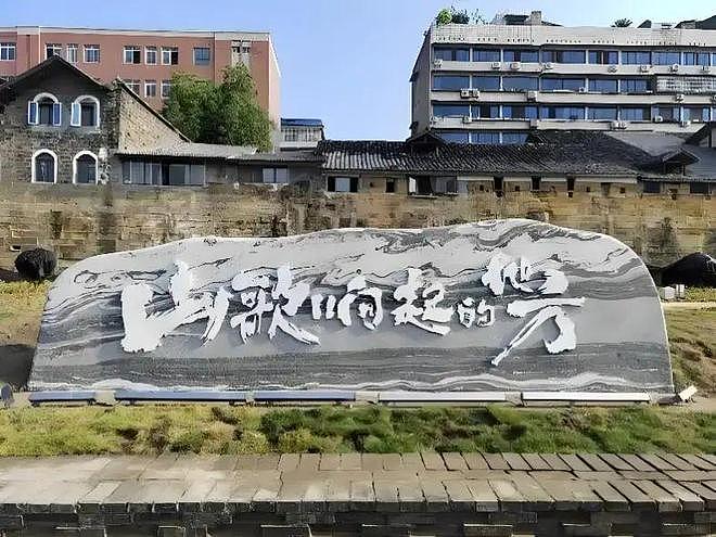 20岁离异带娃，39岁被逼隐退，却在53岁封神，他到底干了些什么？（组图） - 9