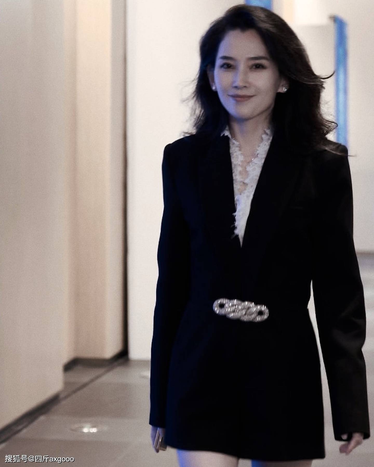 汪峰与森林北日本买药被拍,女方膝盖满是瘀青...(组图) - 3
