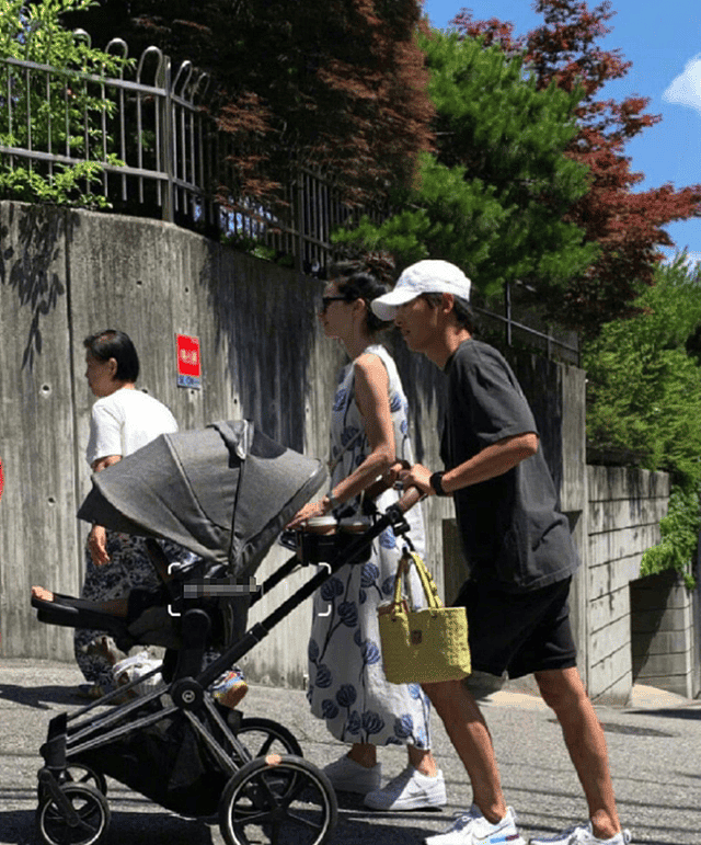 宋仲基英国被偶遇，脸像发酵的面包素颜好糙，与粉丝合影更像素人（组图） - 8