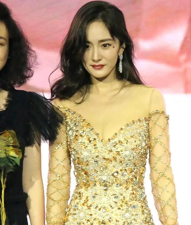 风水轮流转?今年赵丽颖影视双“扑”,杨幂靠演配角成功“翻红”(组图) - 25