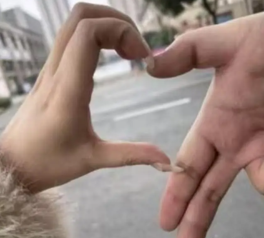 女生网恋3天就发黑丝腿照还主动想发生关系,看完俩人聊天她咋想的?(组图) - 24