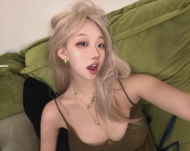 【美女】高颜值辣妹子,腰身纤细,波涛汹涌,丰满身材,极致腰臀比太迷人(组图) - 13