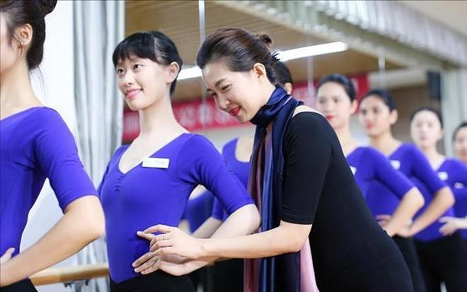 杜淳妻子谈名媛培训班,一针见血,狠狠给黄晓明叶珂出了口窝囊气(组图) - 12
