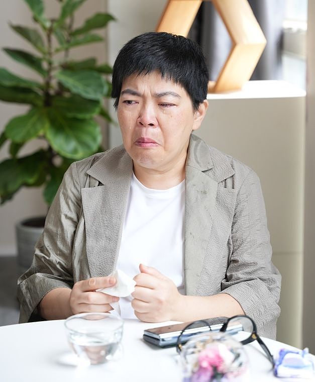 71岁港星自曝不近女色,复婚多年无夫妻生活,每天拜佛诵经壮如牛(组图) - 10