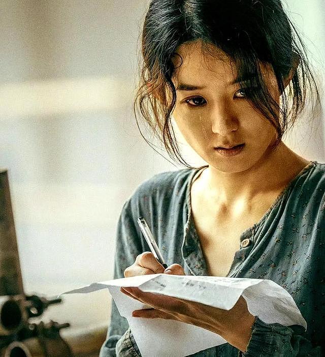 风水轮流转?今年赵丽颖影视双“扑”,杨幂靠演配角成功“翻红”(组图) - 32
