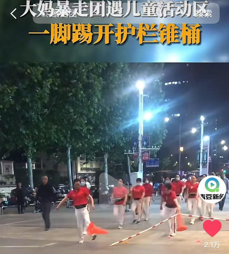 暴走团堵救护车惹怒全网,是真不要脸啊!(组图) - 9