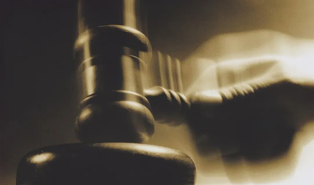 女子发朋友圈辱骂吸烟领导被开除，法院判了（组图） - 2