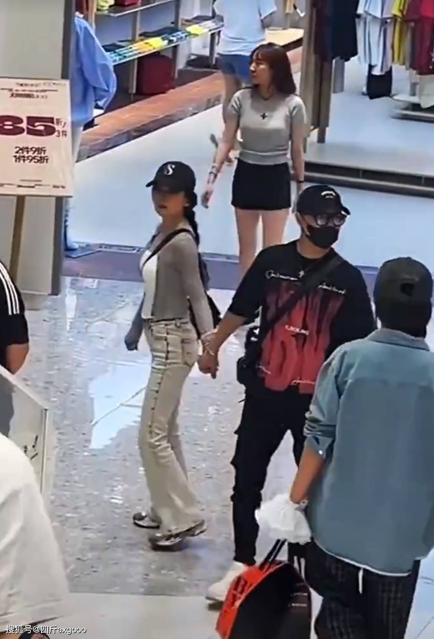 汪峰与森林北日本买药被拍,女方膝盖满是瘀青...(组图) - 10