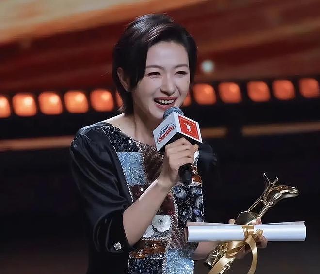 43岁万茜再破“天花板”,这一次,她让整个演艺圈“沉默”了(组图) - 34