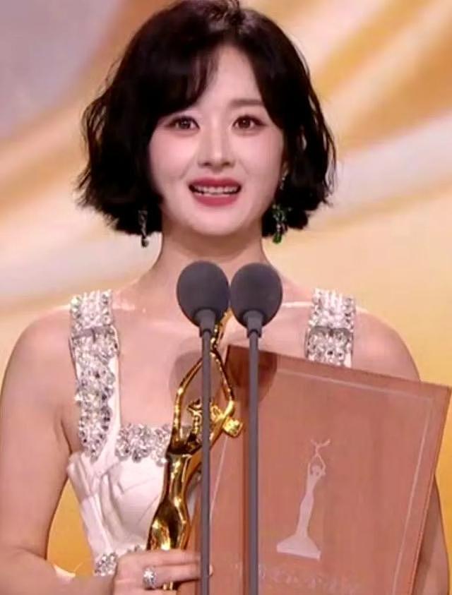 风水轮流转?今年赵丽颖影视双“扑”,杨幂靠演配角成功“翻红”(组图) - 31