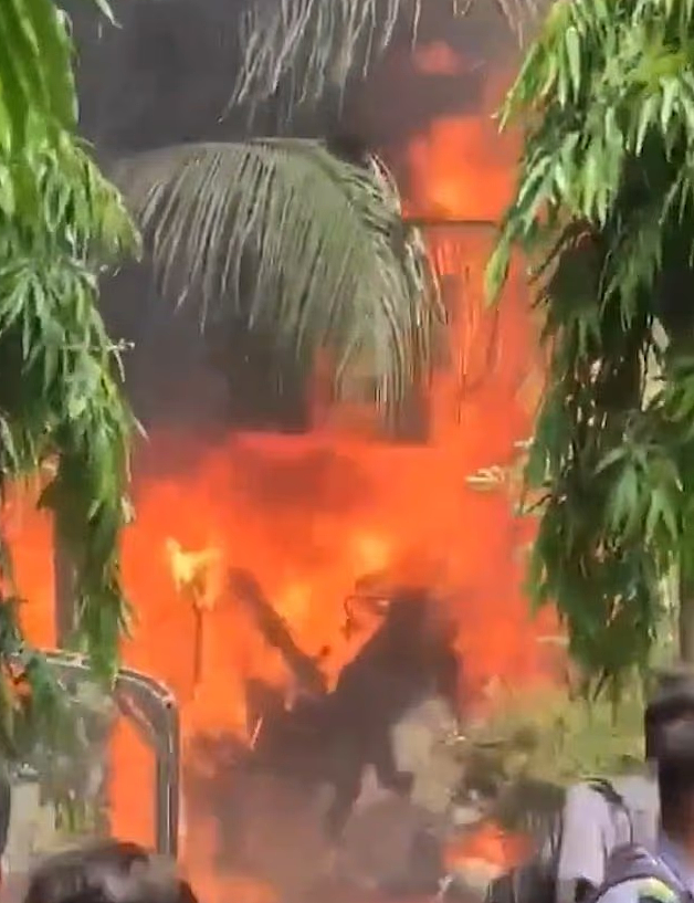 突发空难!20死186伤,飞机失控撞楼、爆炸起火!多人被烧得焦黑,哀嚎遍地(视频/组图) - 2