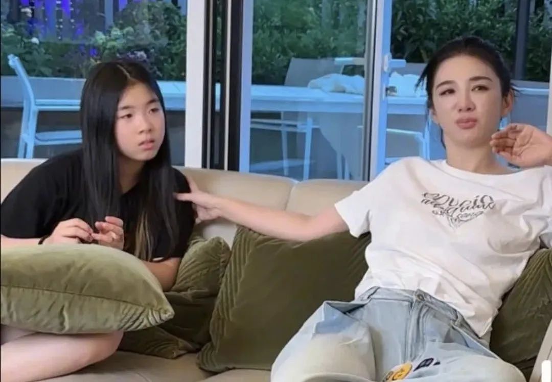 黄奕女儿想去韩国当练习生遭拒绝回怼：你都能当艺人为什么我不能（组图） - 1