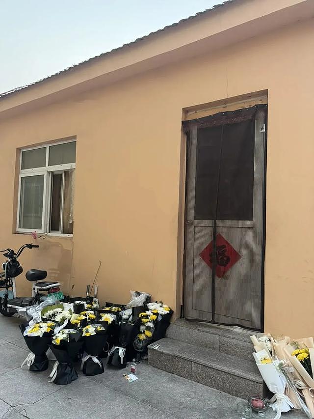 50岁保安提前1小时到岗猝死不算工伤？家属：当日最高气温超40℃，保安亭和宿舍没空调（组图） - 6