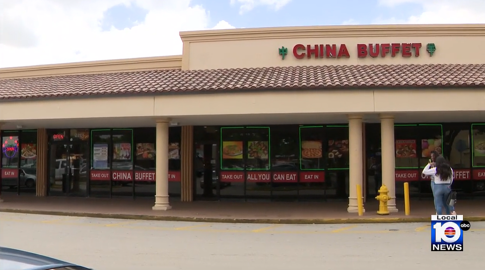 老鼠、蟑螂、飞虫…佛州中餐馆卫生问题遭曝光，华男店员见人拍摄立马暴力攻击（组图） - 2