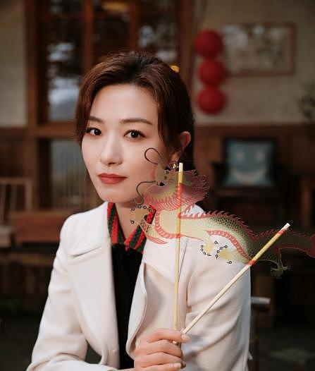 43岁万茜再破“天花板”,这一次,她让整个演艺圈“沉默”了(组图) - 27
