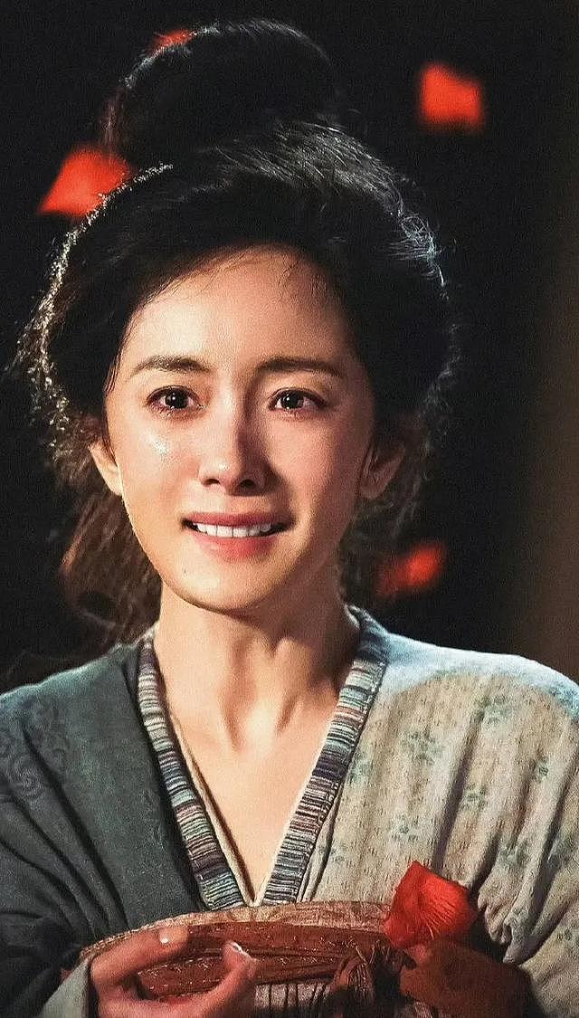 风水轮流转?今年赵丽颖影视双“扑”,杨幂靠演配角成功“翻红”(组图) - 12