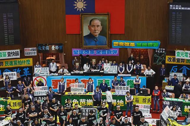 台湾“大罢免”决定24名立委去留:他们是谁?背后代表多少民意(组图) - 4