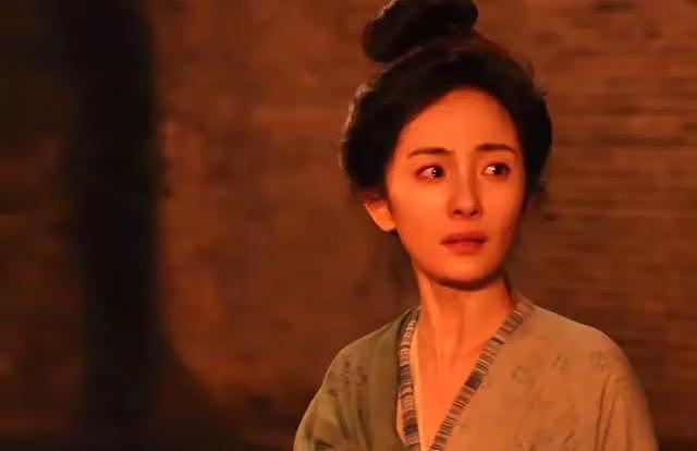 风水轮流转?今年赵丽颖影视双“扑”,杨幂靠演配角成功“翻红”(组图) - 22