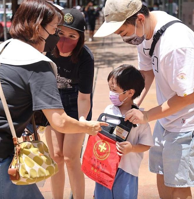 43岁TVB女神台风天晒火辣泳装照，遮挡部位惹全网喊“犯规”（组图） - 8