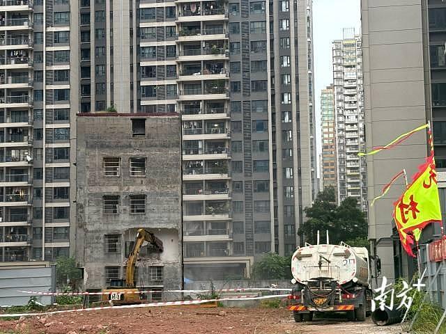 广州一城中村耗时15年终于拆除，周边是每平10万元豪宅（组图） - 1