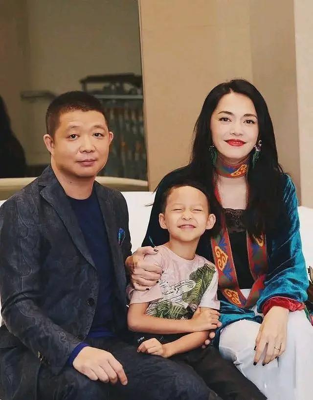 李小璐被曝再婚！曾卷入出轨风波的女星们，最终都情归何处？（组图） - 32