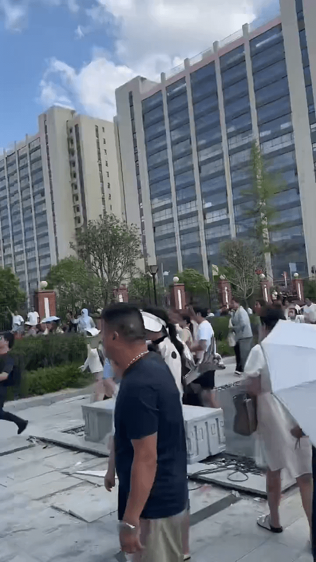 网传山东临沂投资平台“树拍易购”爆煲，上千投资者总部维权引发警民冲突画面曝（视频/组图） - 4