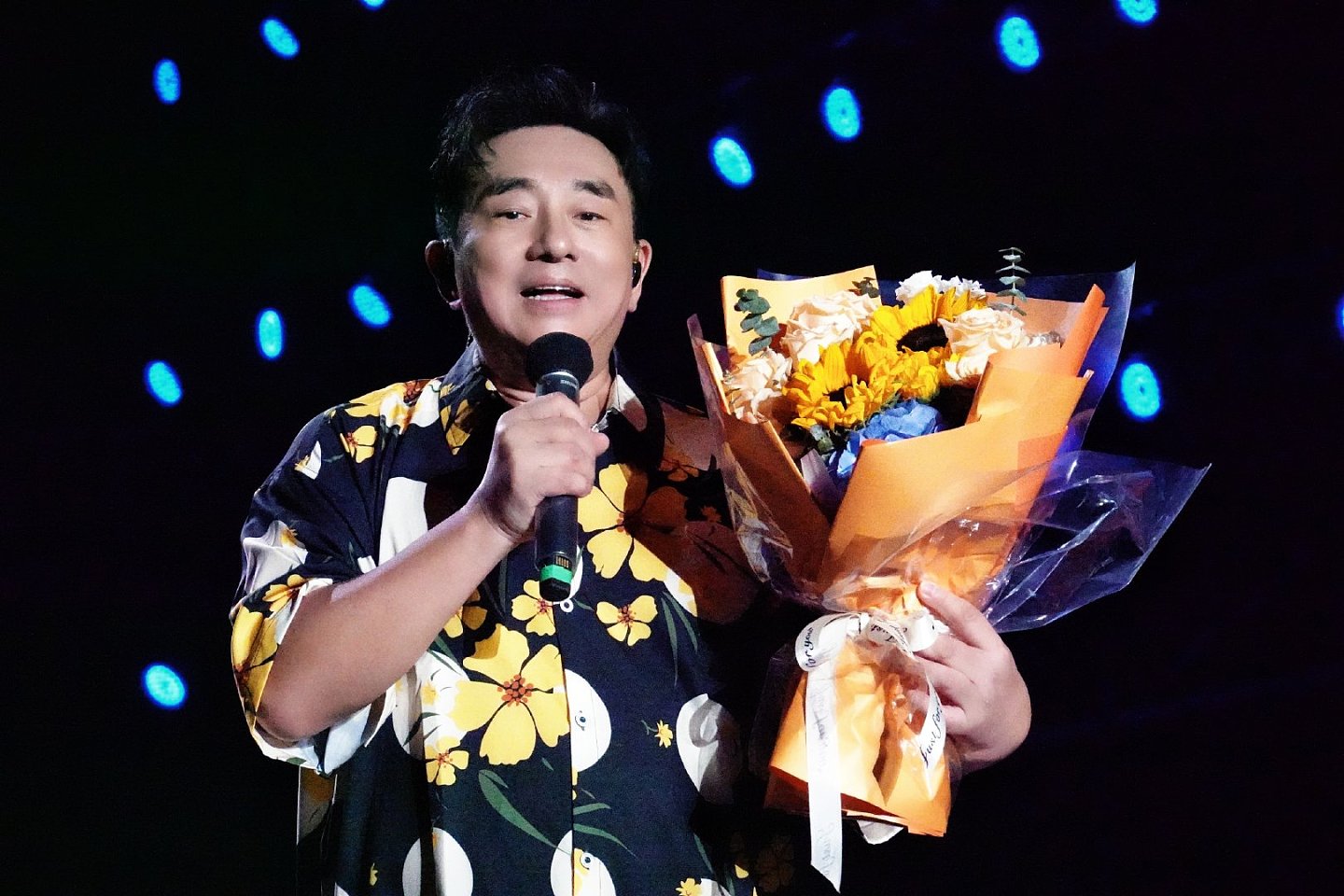 知名港星内地演出被指严重发福!一度胖到没脖子,56岁老来得女(组图) - 3