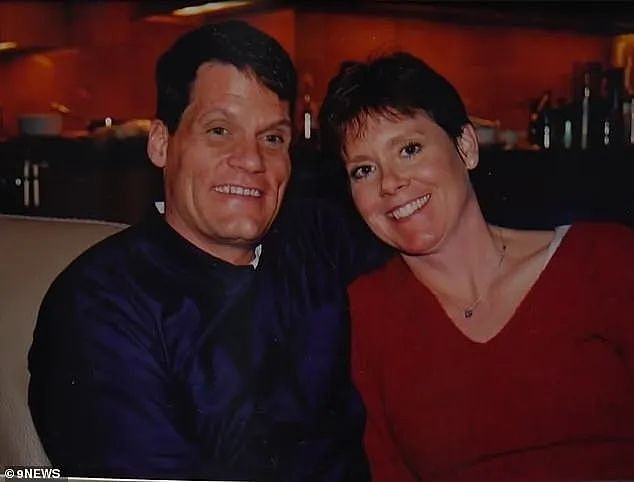 俩医生做手术也要听歌玩游戏？病人就做个白内障，愣让他俩搞死了...（组图） - 4